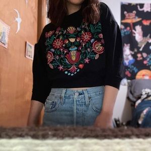 embroidered 3/4 length sleeve top